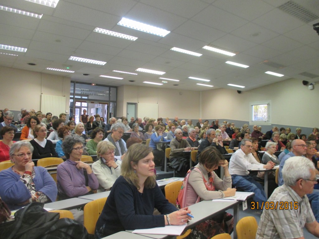photo de la conférence du 31 mars à Saint-Etienne - La grande salle pleine